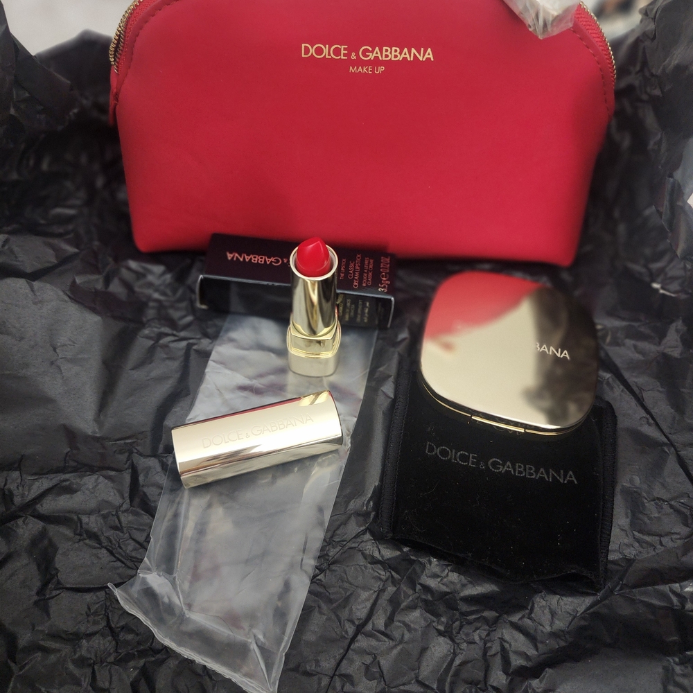 Dolce & Gabbana Vibrant Red Lipstick with Gold Mirror